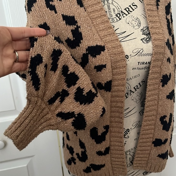 Abercrombie cheetah cardigan - Picture 2 of 4